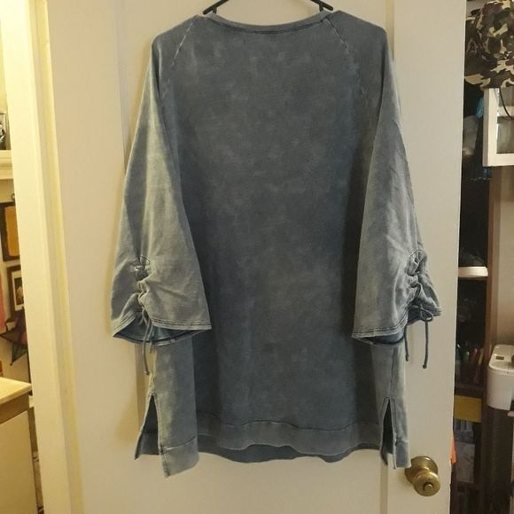 Sweatshirt, shirt with ties - Picture 8 of 9